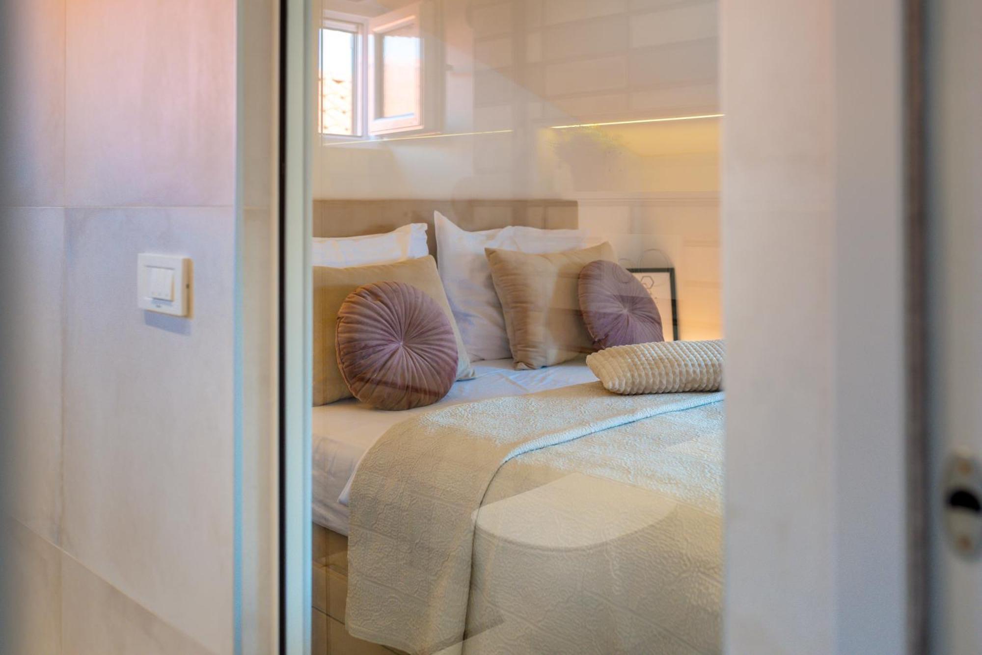 Danica Luxury Seaside Apartment Шибеник Екстер'єр фото